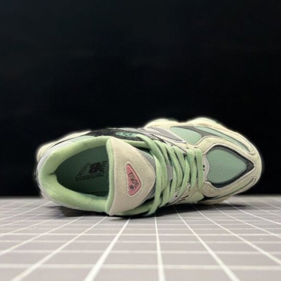 9060 Series Green New Balance Running Shoes - Picture 3 of 6